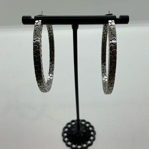 Silver toned snakeskin pattern 2” hoop pierced earrings